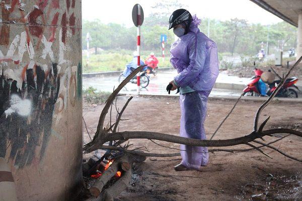 Hà Nội ùn tắc trong giá rét kỷ lục 9 độ kèm mưa, người dân chôn chân tại chỗ Hà Nội ùn tắc trong giá rét kỷ lục 9 độ kèm mưa, người dân chôn chân tại chỗ